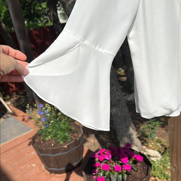 Elegant White Blouse Size M - Picture 2 of 3